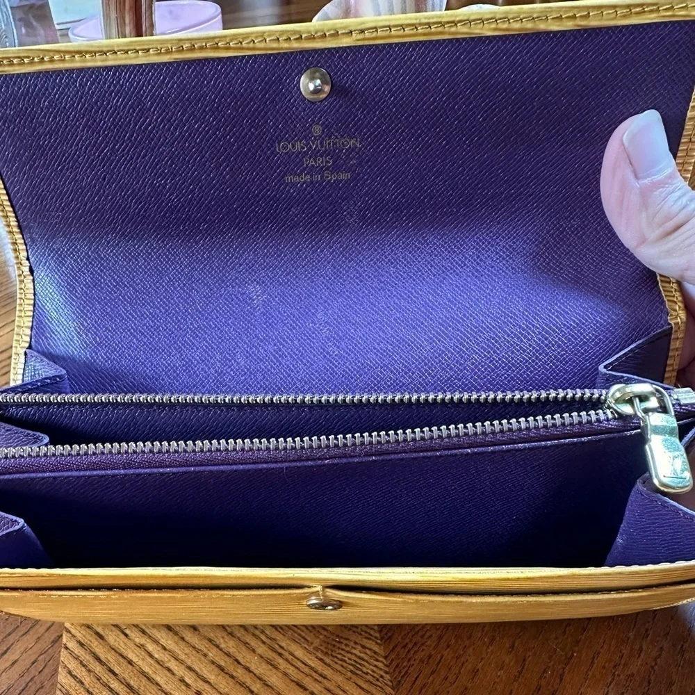 Louis Vuitton epi leather Sarah Portefeuille long wallet